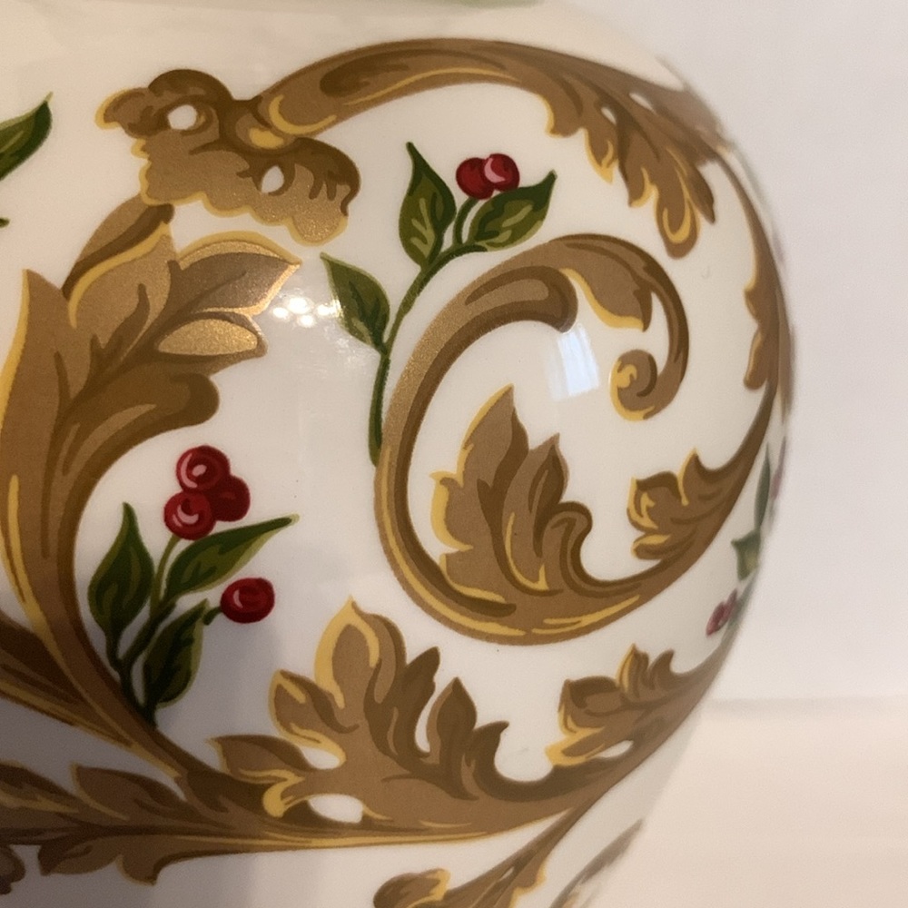 2 beautiful vases, LAURA ASHLEY HOME, FTD 🏺🏺🏺🏺🏺🏺🏺🏺🏺🏺🏺🏺🏺🏺💛❤️🤍💚 - Picture 2 of 5